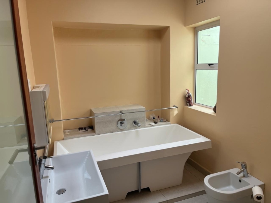 To Let 4 Bedroom Property for Rent in Big Bay Western Cape